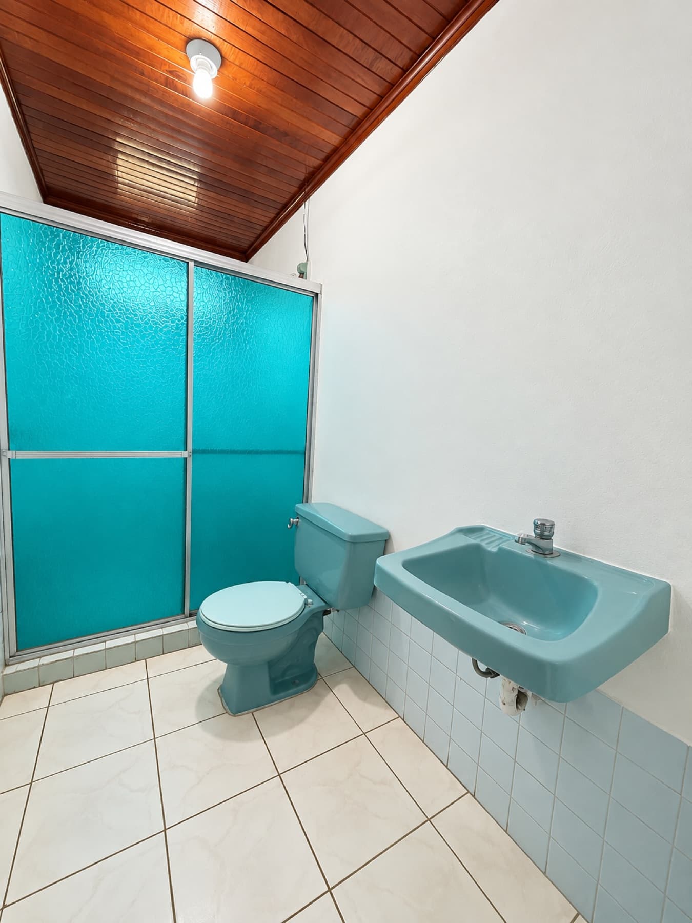 Main bathroom